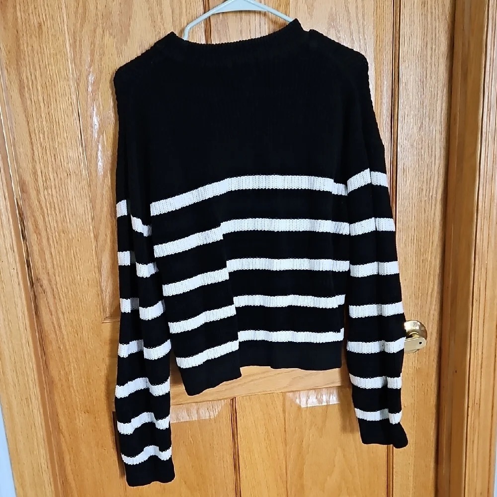 Black and White Striped Sweater - Picture 4 of 4